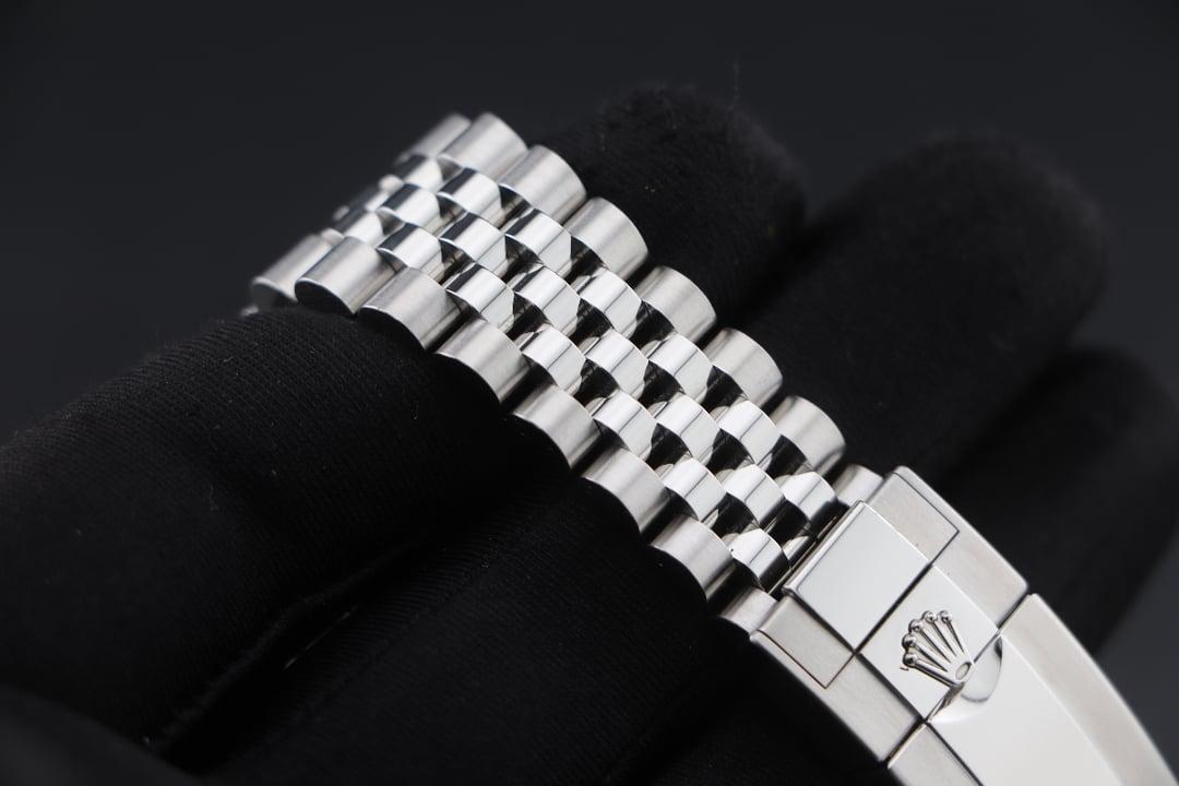 GMT-Master II 126710BLNR "Batgirl" — VSF V3 Remould · Black Dial · Blue/Black Bezel · Jubilee · VS3235 — thumbnail 3