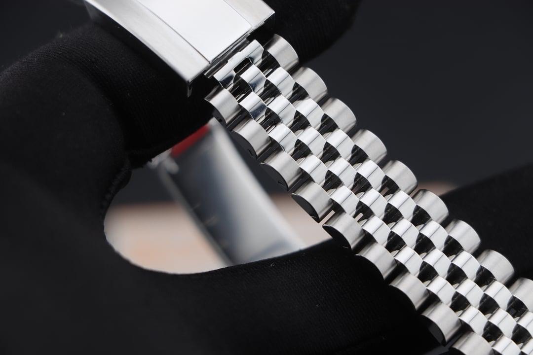 GMT-Master II 126710BLNR "Batgirl" — VSF V3 Remould · Black Dial · Blue/Black Bezel · Jubilee · VS3235 — thumbnail 4